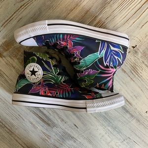 Hi-Top Tropical Print Converse!
